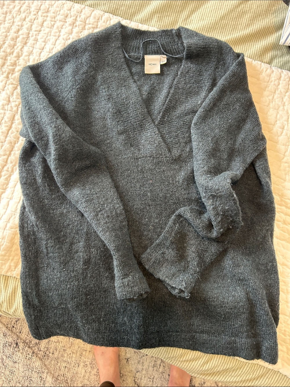 ICHI Charcoal Gray V-Neck Sweater